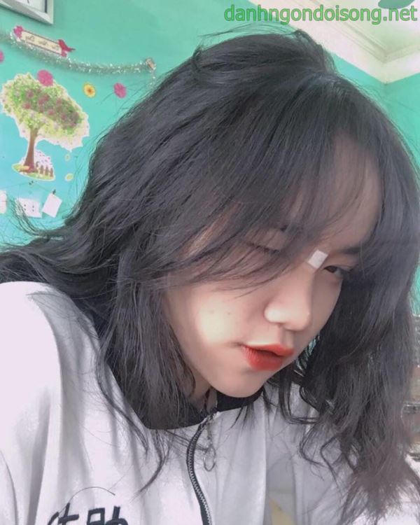 Ảnh g&aacute;i xinh t&oacute;c ngang vai 2k9