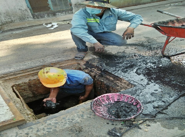 Thợ nạo vét hố ga quận Bình Tân làm việc theo quy trình chuyên nghiệp